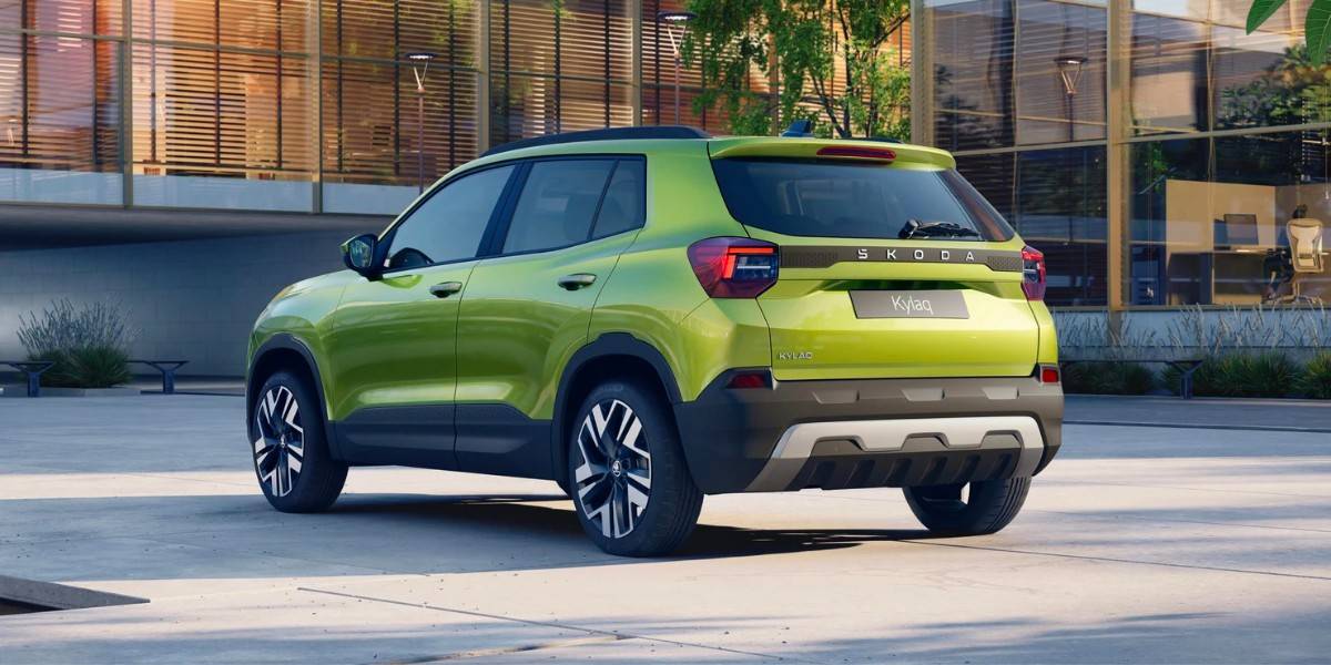 Close-up of 16-inch steel wheels on Skoda Kylaq base variant"