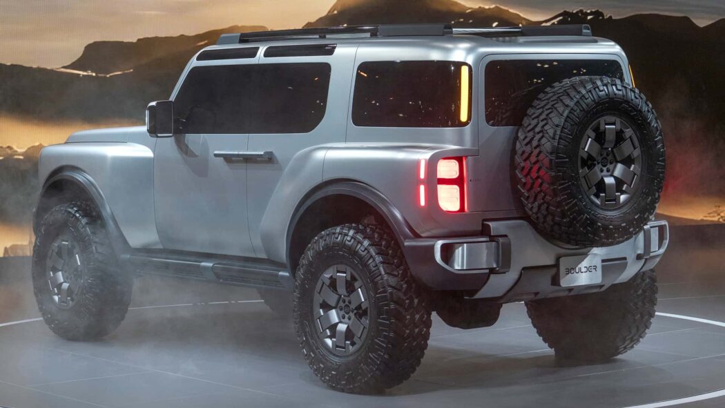 Hyundai Boulder Concept Rear View – Double-Hinged Tailgate aur Spare Tyre